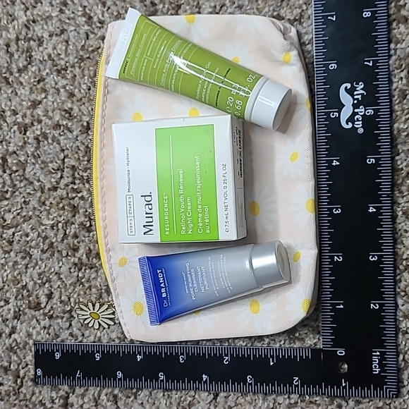 4 Piece Skincare Bundle - Picture 8 of 8